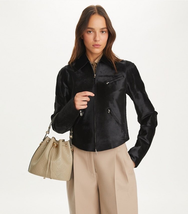 Tory Burch designer crossbody bags T Monogram Leather Bucket Bag in Fresh Clay additional on model