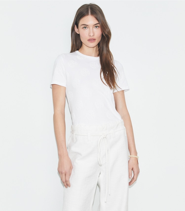 Tory Burch designer トップス Tモノグラム ロゴ Tシャツ in Marshmallow / White on model detail