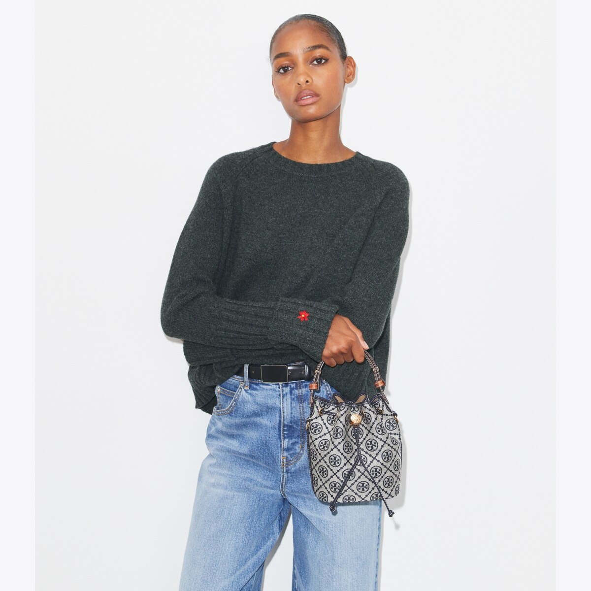 トーリバーチ　14 T Monogram Mini Bucket Bag: Women's Handbags | Crossbody Bags