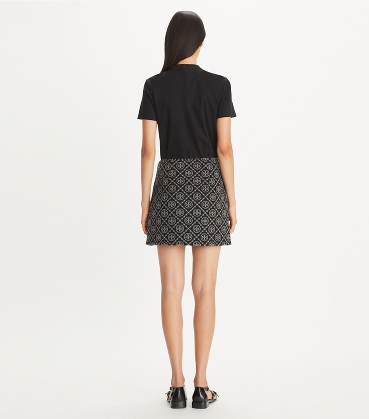 Tory Burch designer ボトムス Tモノグラム ミニスカート in Black/Gray T Monogram on model back