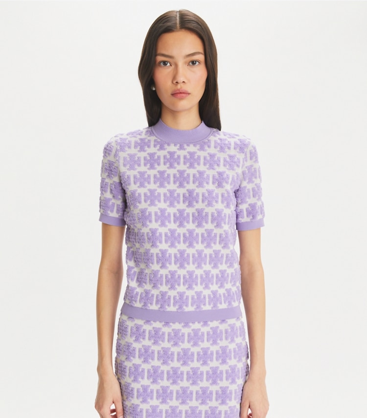 Tory Burch designer トップス Tモノグラム モックネック Tシャツ in Crisp Lavender / Soft White on model detail