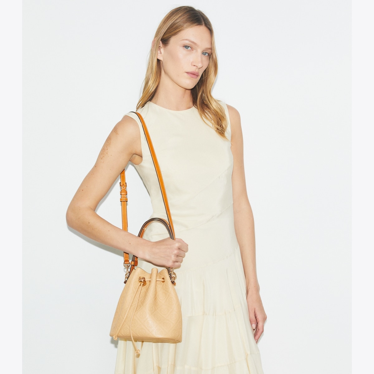t-monogram-pebble-bucket-bag-