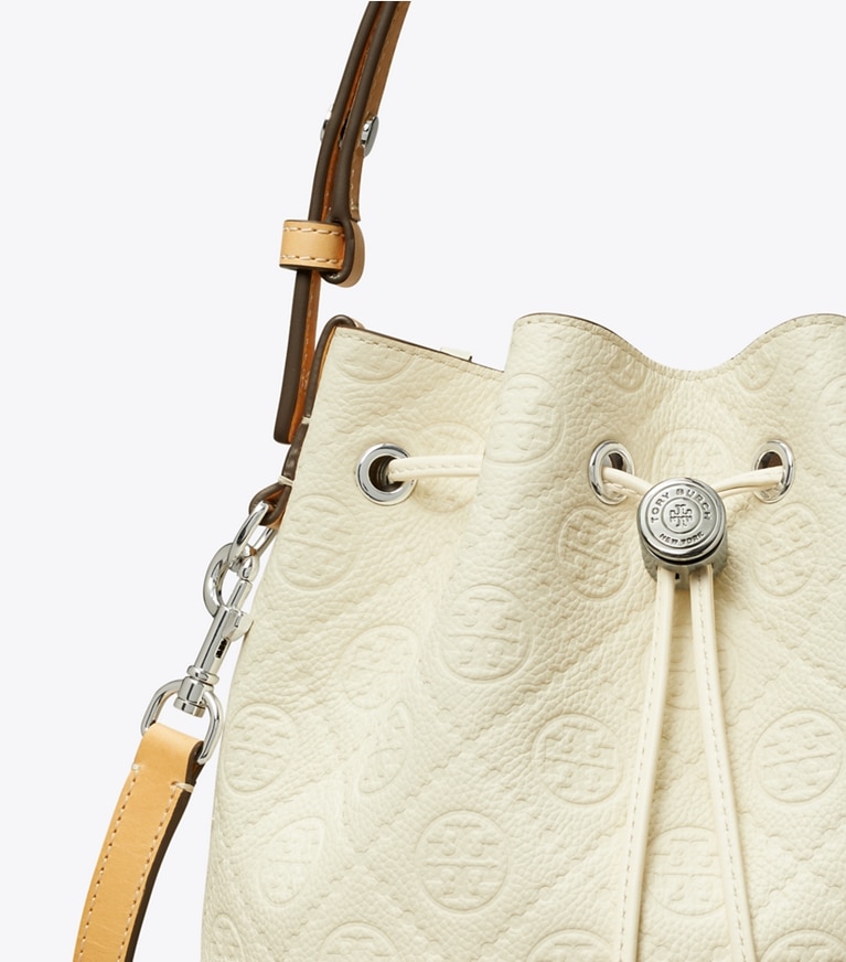 Tory Burch designer クロスボディバッグ Tモノグラム ペブル バケットバッグ in Warm White ディテール