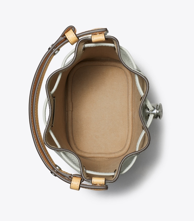 Tory Burch designer クロスボディバッグ Tモノグラム ペブル ミニバケットバッグ in Light Titanium angle
