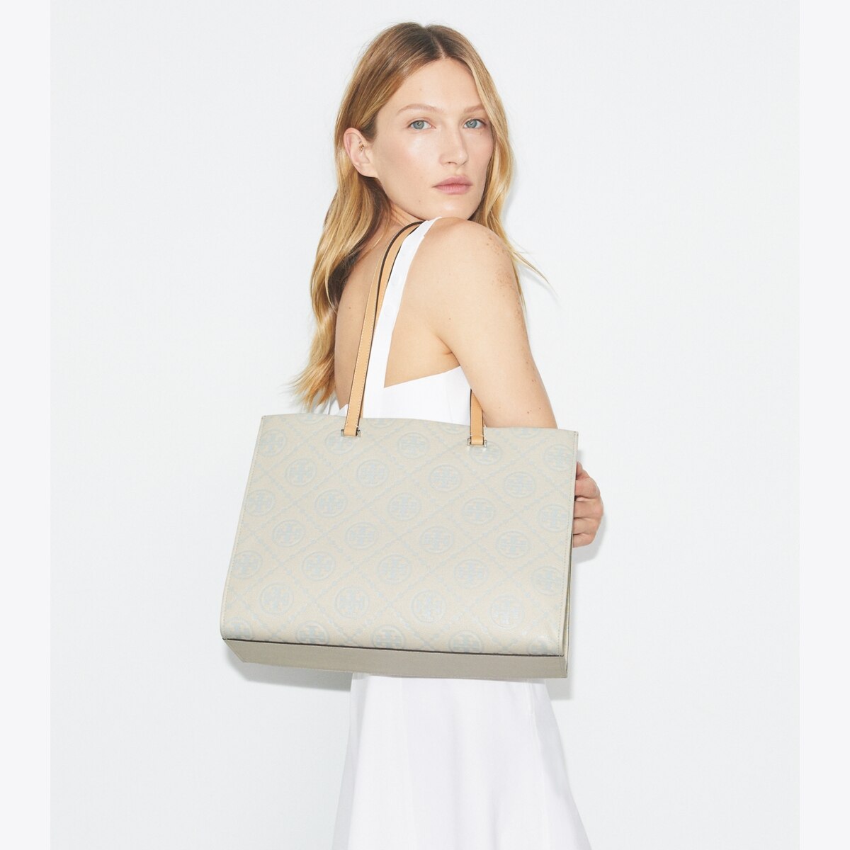 トートバッグ COURONNE Pebble Tote 27 Canvas_RCBTX24154BRX COURONNE Pebble Tote 27 Canvas RCBTX24154BRX (COURONNE