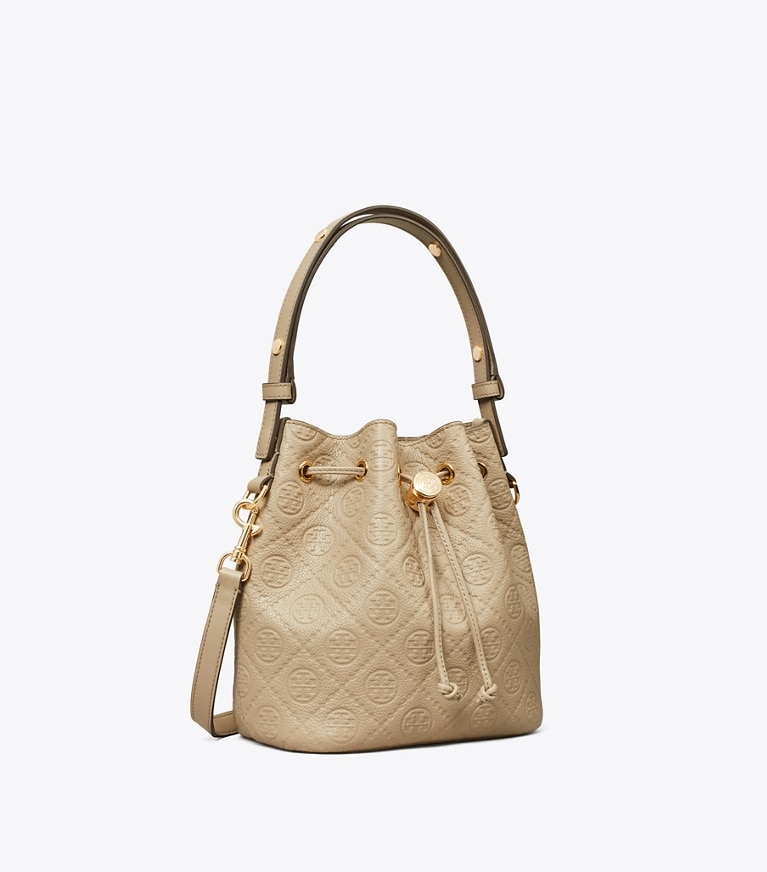 Tory Burch designer クロスボディバッグ Tモノグラム ペブルド バケットバッグ in Fresh Clay angle