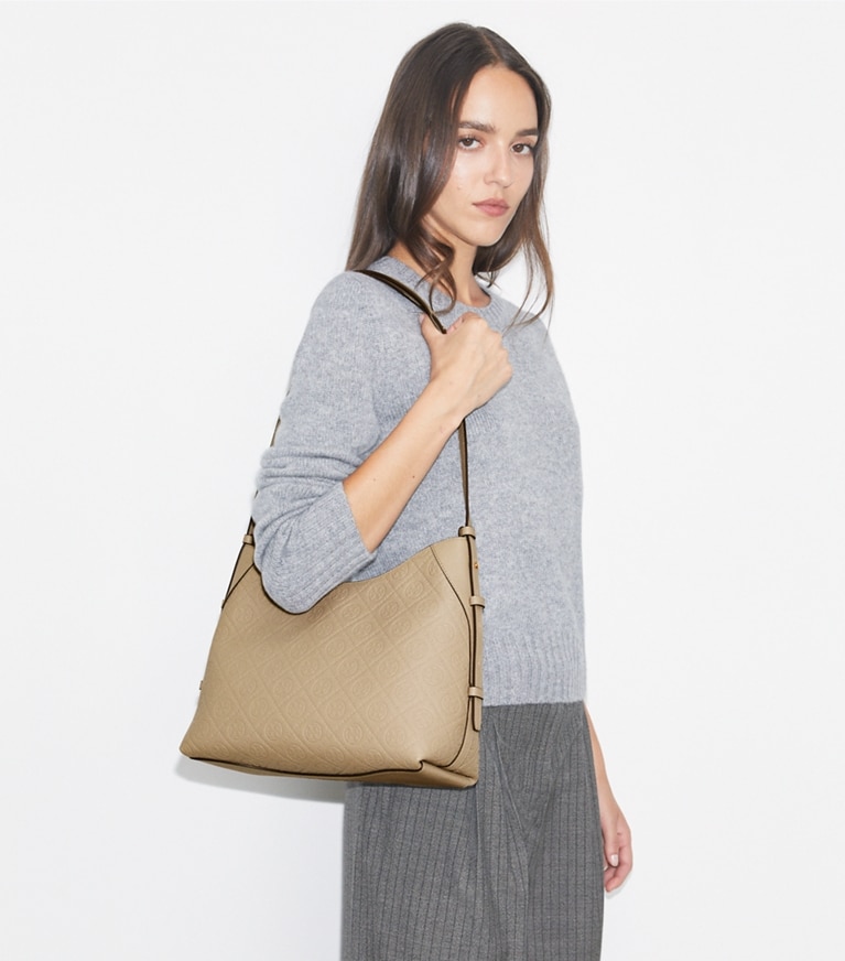 Tory Burch designer ショルダーバッグ Tモノグラム ペブルド メッセンジャーバッグ in Fresh Clay angle