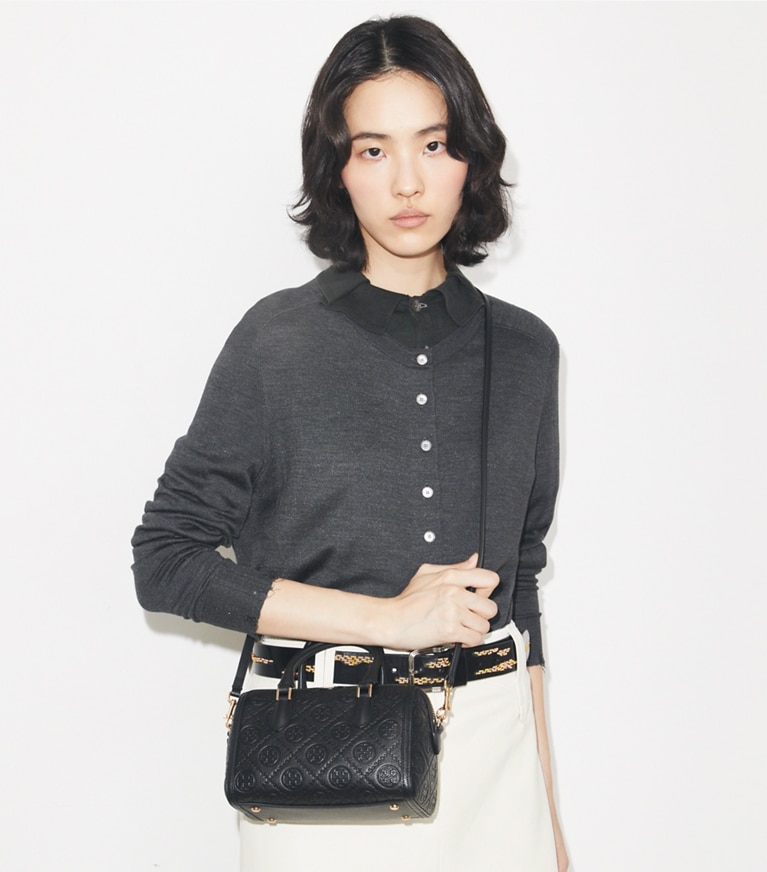 Tory Burch designer crossbody bags T Monogram Pebbled Petite Barrel Bag in BLACK additional on model