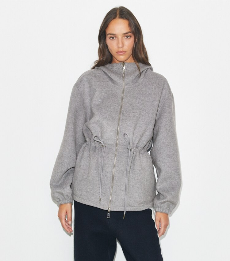 Tory Burch designer ジャケット Tモノグラム リバーシブル ジャカード アノラック in Jacquard Brushed Wool Coating Gray on model detail