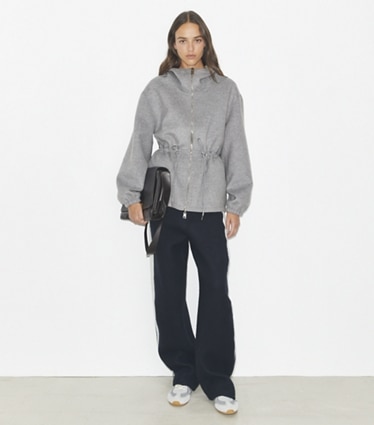 Tory Burch designer ジャケット Tモノグラム リバーシブル ジャカード アノラック in Jacquard Brushed Wool Coating Gray モデル前面