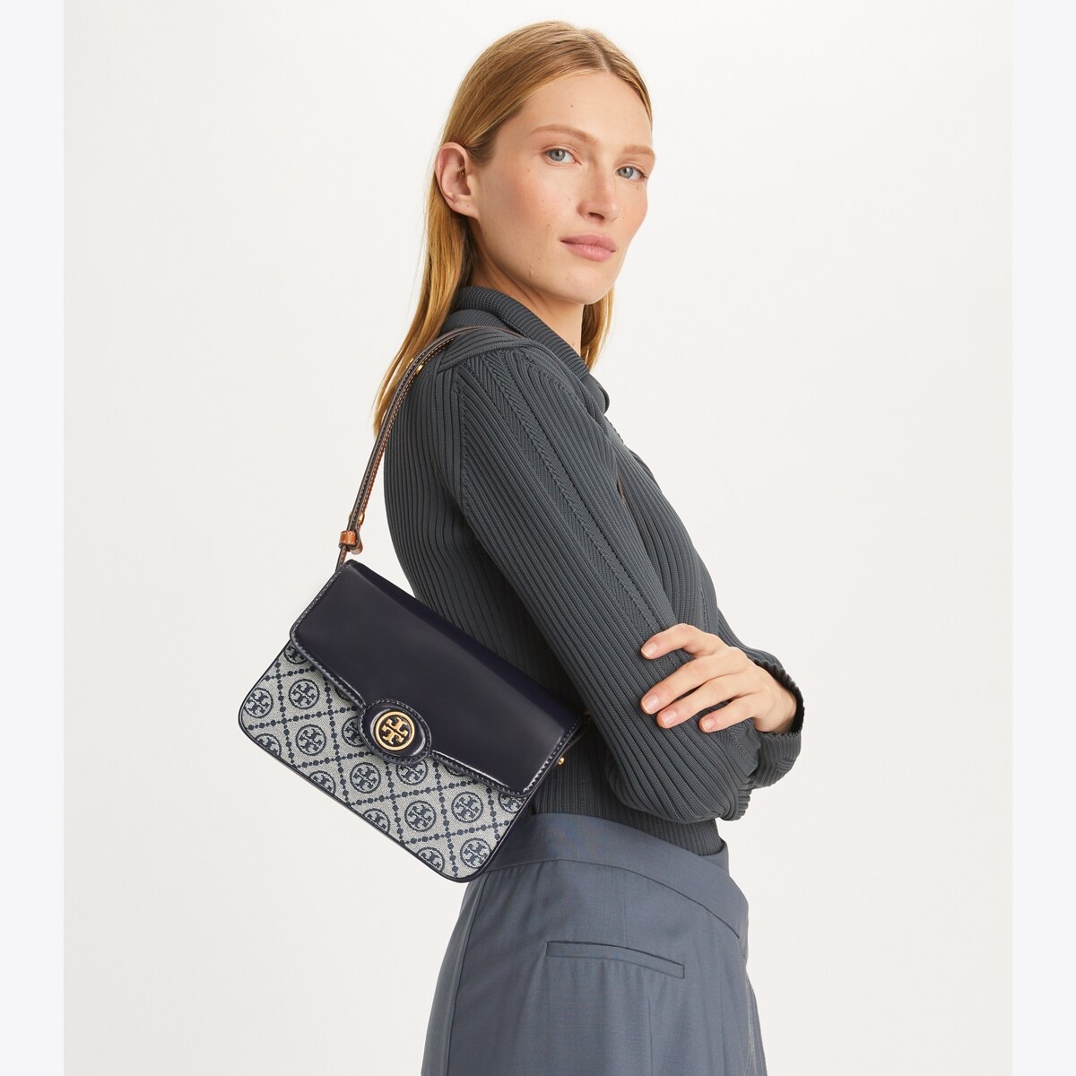 限定販売★TORY BURCH★ROBINSON ENVELOPE SHOULDER BAG Tory Burch Robinson T Monogram Convertible Shoulder Bag