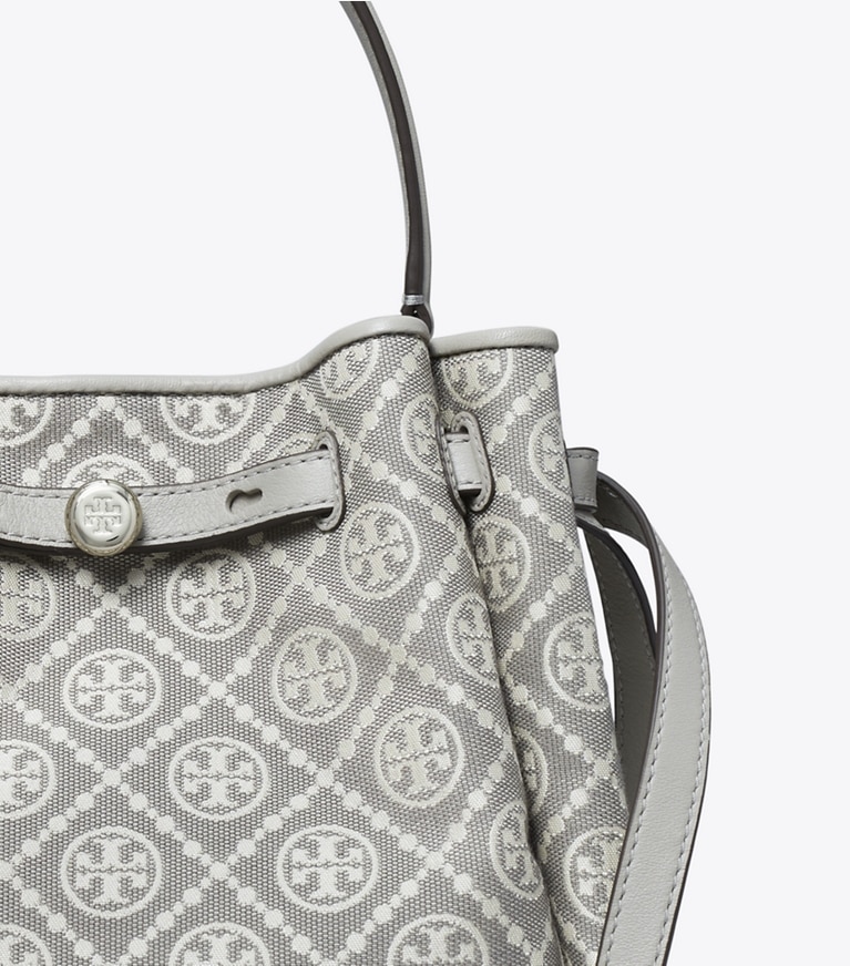 Tory Burch designer クロスボディバッグ ロミー Tモノグラム バケットバッグ in Gray angle