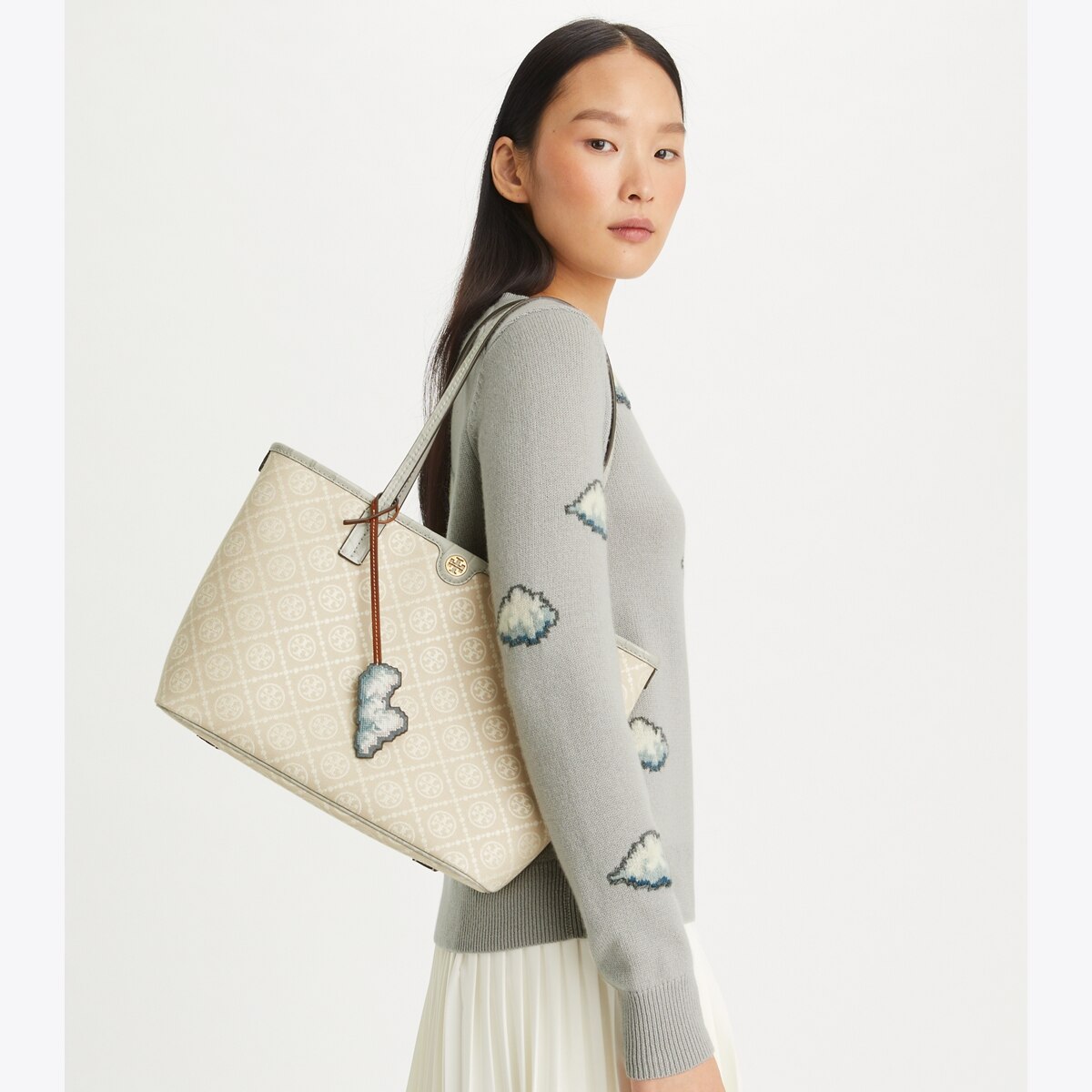 Tory Burch Small T Monogram キャンバスジップトートバッグ T Monogram Small Zip Tote: Women's Handbags | Tote Bags