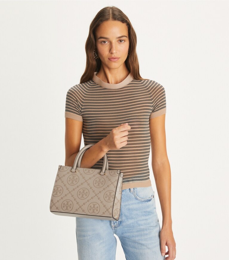 Tory Burch designer トートバッグ Tモノグラム トップハンドル エンボストート in Fresh Clay angle