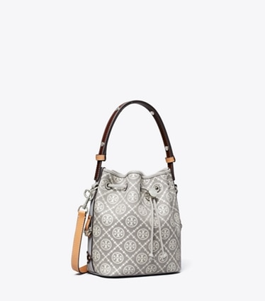 Tory Burch designer クロスボディバッグ Tモノグラム ユーティリティ バケットバッグ in Gray angle