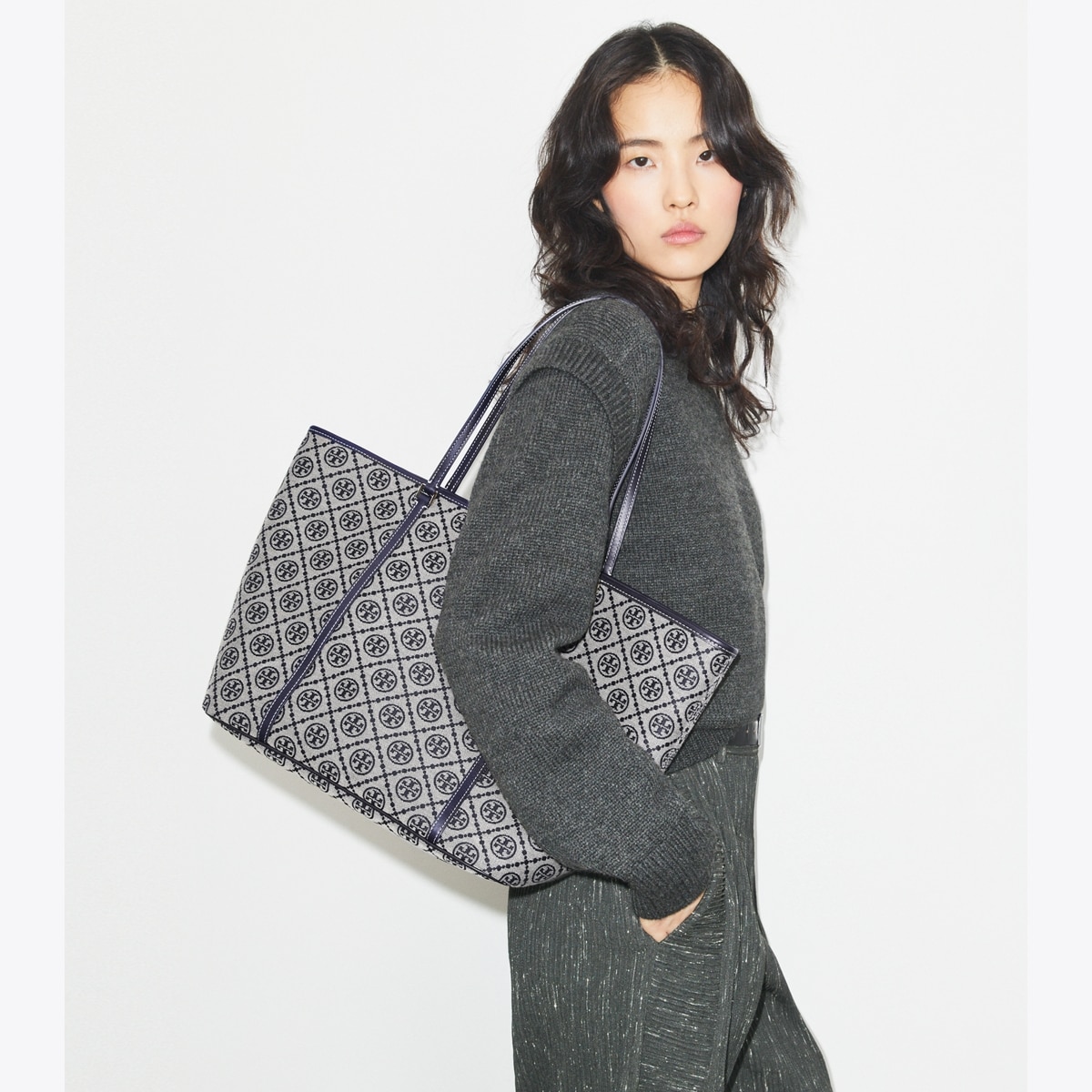 T Monogram Zip Tote: Women's Handbags | Tote Bags | Tory Burch EU