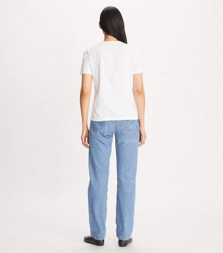 Tory Burch designer hauts T-shirt à logo brodé in White/Black on model back