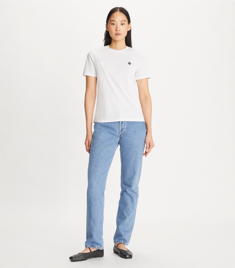 Tory Burch designer hauts T-shirt à logo brodé in White/Black sur mannequin, devant