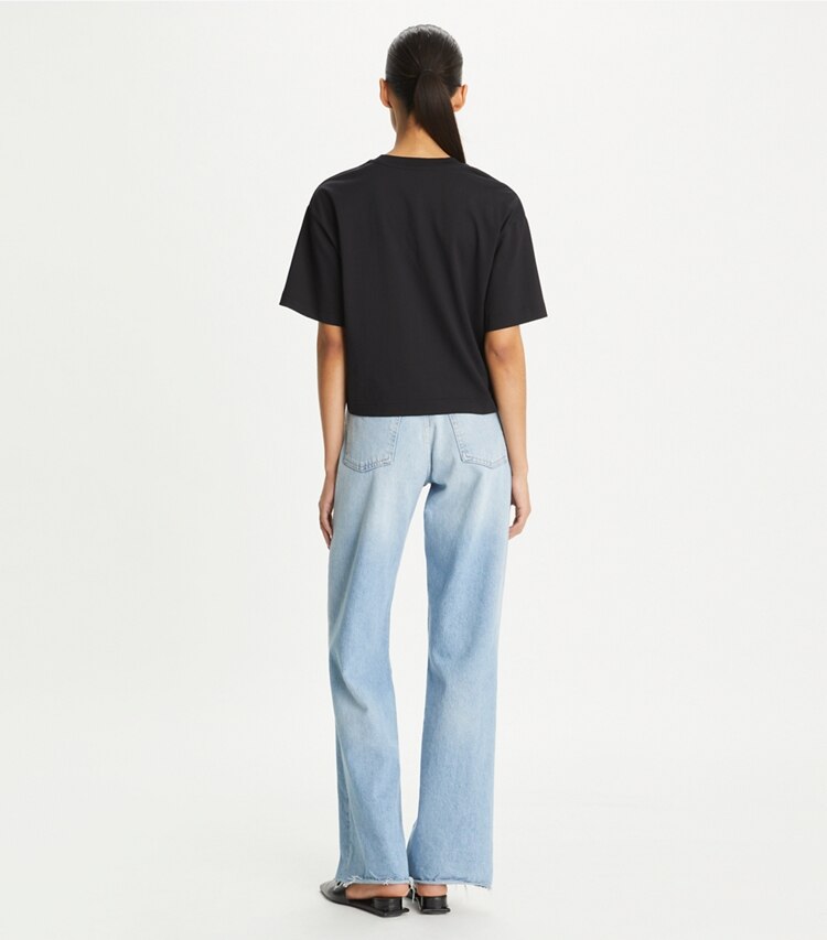 Tory Burch designer tops T-shirt ampia con logo in Black on model back