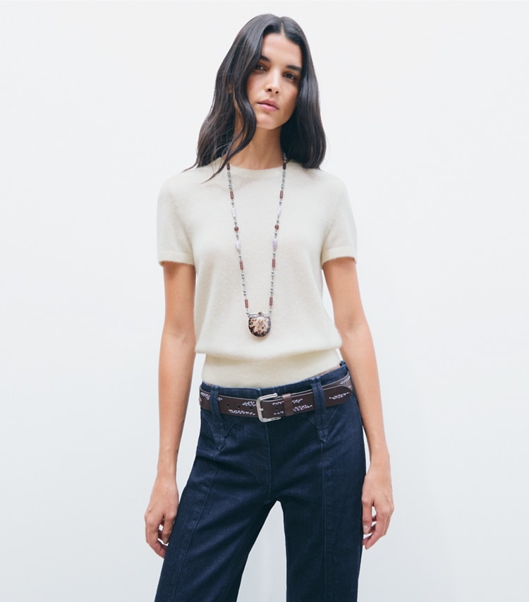 Tory Burch designer sweaters T-shirt en cachemire et soie dans Ivory détail sur modèle