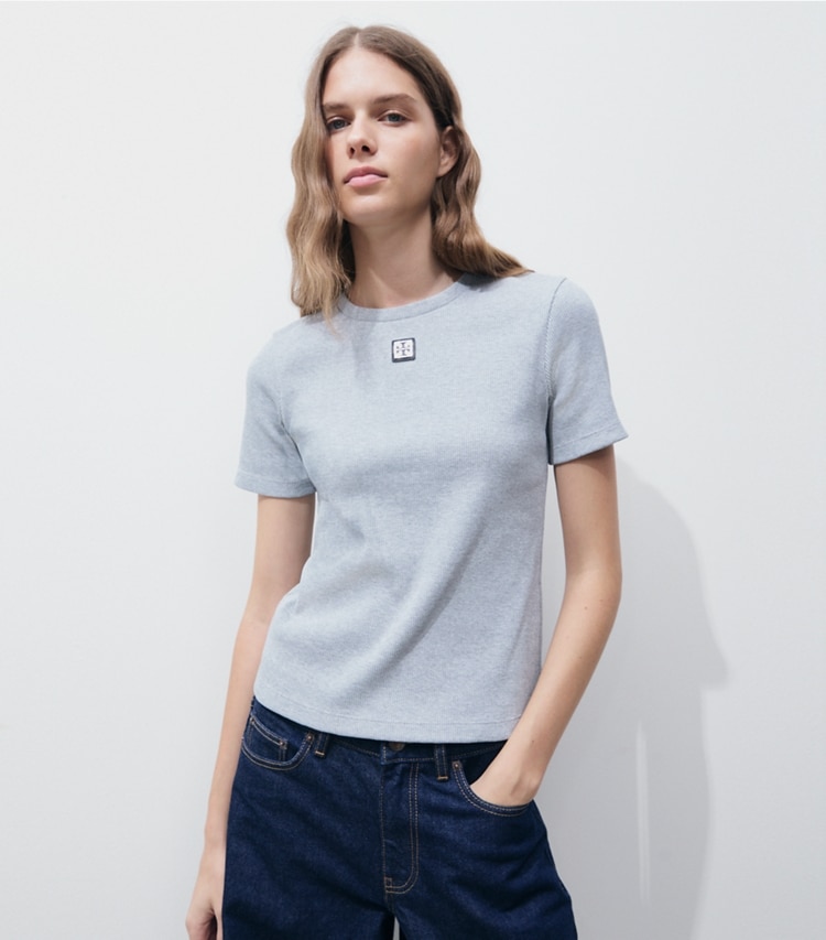 Tory Burch designer hauts T-shirt en coton côtelé dans Medium Gray Heather détail sur modèle