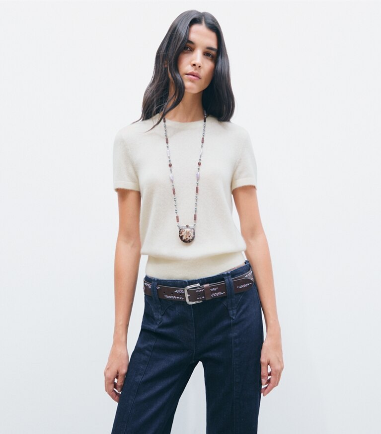 Tory Burch designer maglioni T-shirt in cashmere misto seta in Ivory on model detail