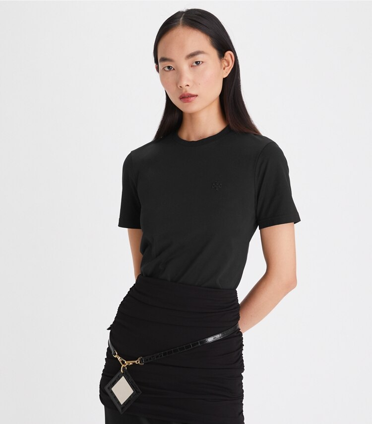 Tory Burch designer oberteile T-Shirt mit gesticktem Logo in Black on model detail