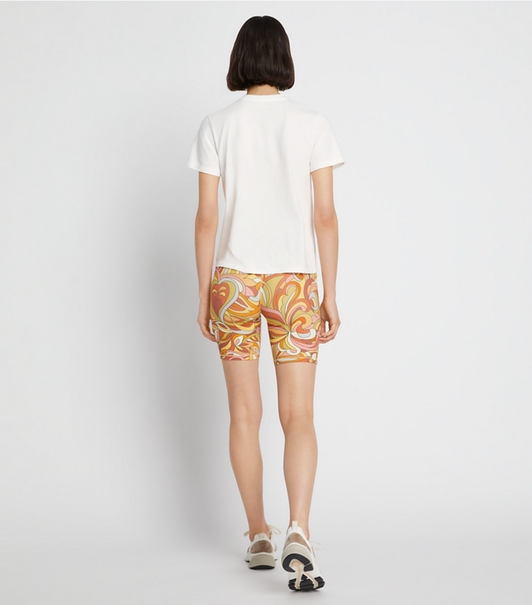 Tory Sport designer oberteile T-Shirt mit grafischem Logoaufnäher in Snow White on model back
