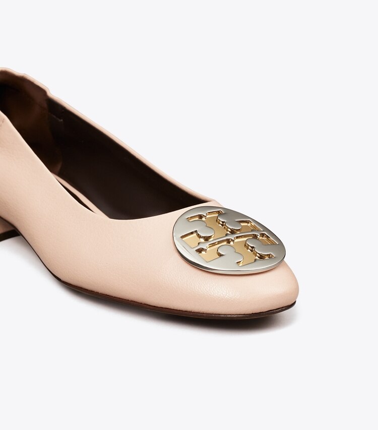 Tory Burch diseñador zapatos planos Tacón Claire con puntera, ancho en Shell Pink detalle