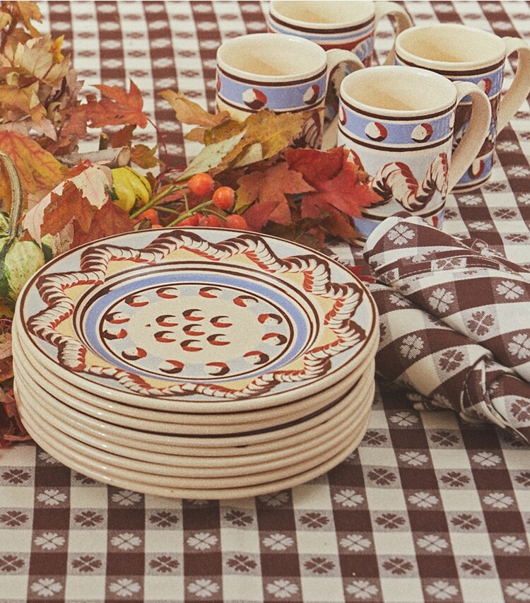 Tory Burch diseñador artículos de mesa & cristalería Taza Mochaware, set de 4 en BROWN / Blue editorial
