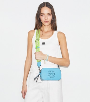 Tory Burch designer クロスボディバッグ TB x BonBon ミラー スパッツォラート ミニクロスボディバッグ in Cotton Candy accessory on model
