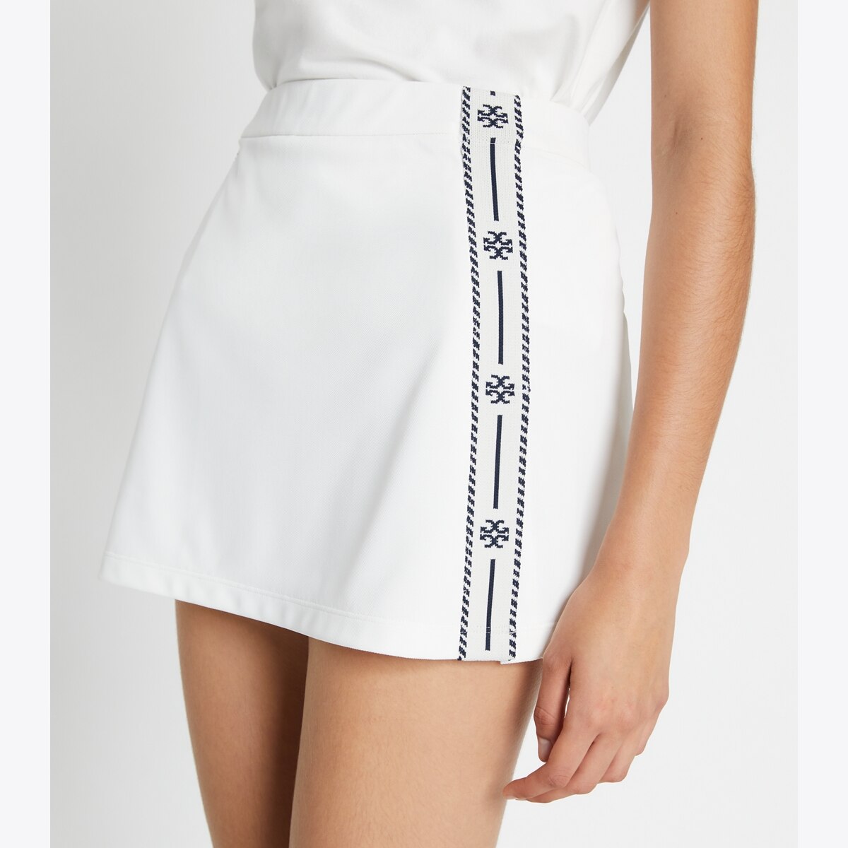 ミニスカート TORY BURCH Women Mini Skirts 166731100 WHITE Performance Stretch Mini Tennis Skirt: Women's Designer