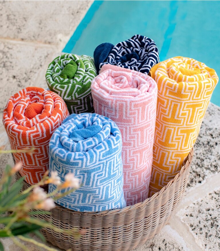 Tory Burch designer teli mare Telo mare T-Tile in Tory Navy/Ivory editorial