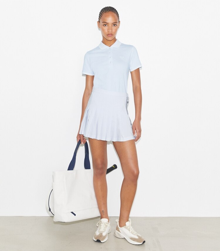 Tory Burch designer oberteile Tennis-Poloshirt aus Funktionspiqué in Light Blue  / Snow White modell von vorn