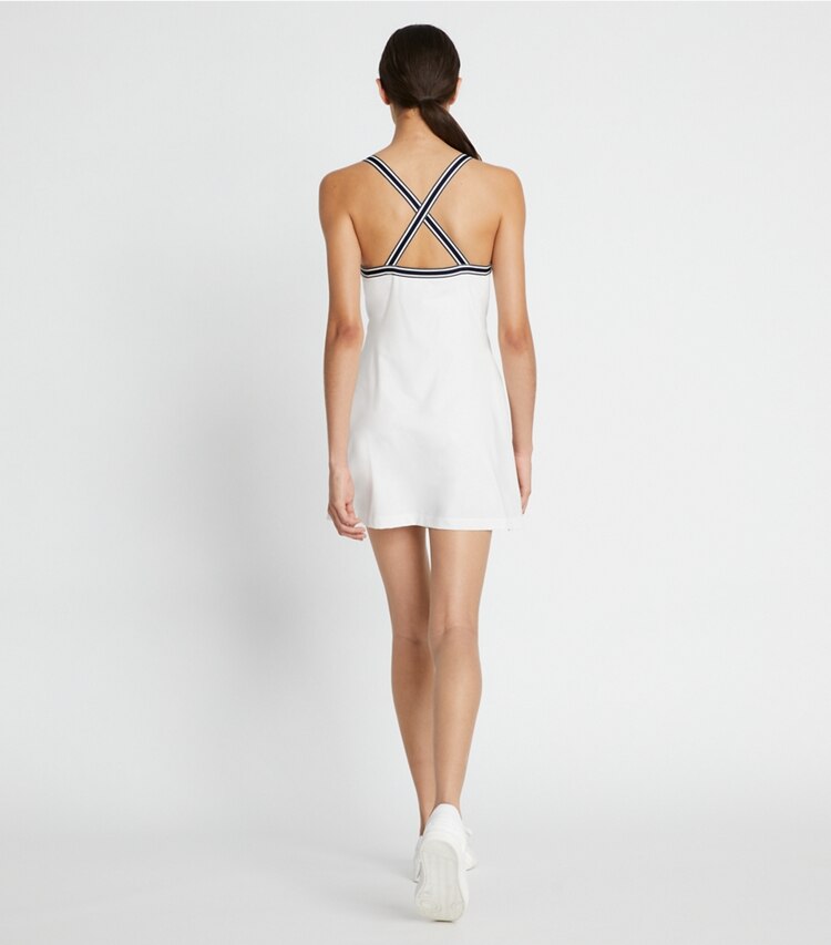 Tory Sport designer kleider Tenniskleid mit überkreuzter Rückenpartie in Snow White on model back