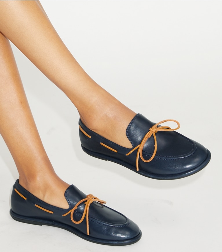 Tory Burch designer flats The Boaty in NEW NAVY / TAN angle