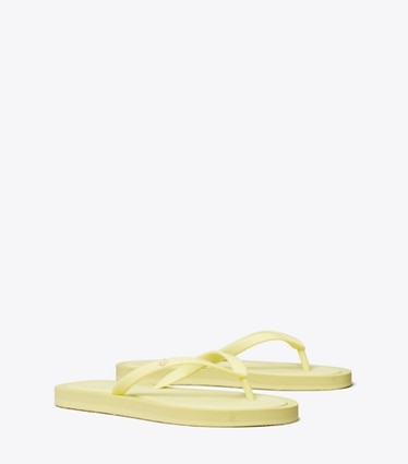 Tory Burch designer sandales Tong matelassée Kira dans SOFT YELLOW / SOFT YELLOW angle