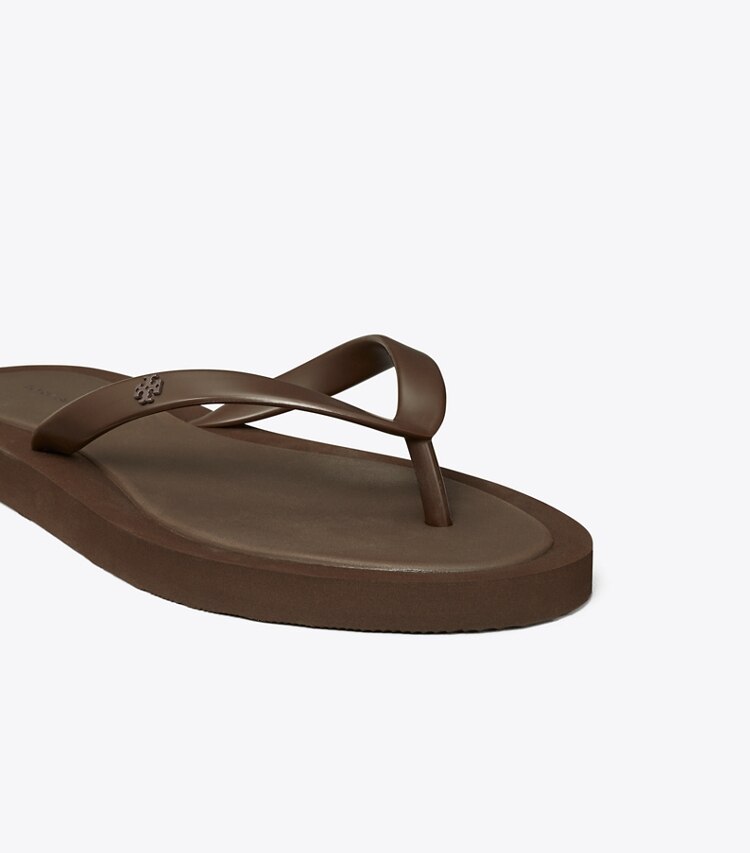 Tory Burch designer sandales Tong matelassée Kira dans DARK COCOA / DARK COCOA détails