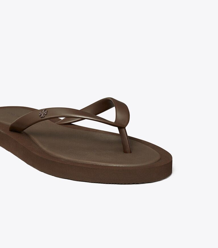 Tory Burch designer sandales Tong matelassée Kira dans DARK COCOA / DARK COCOA détails