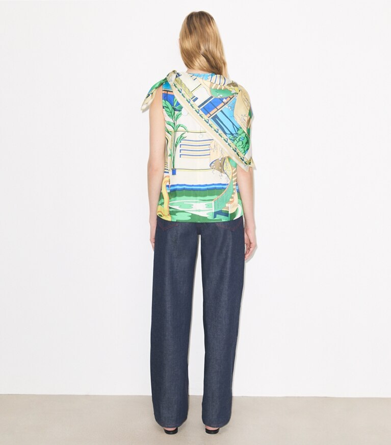 Tory Burch diseñador tops Top capa de seda estampada en The Pool Blue parte posterior en modelo