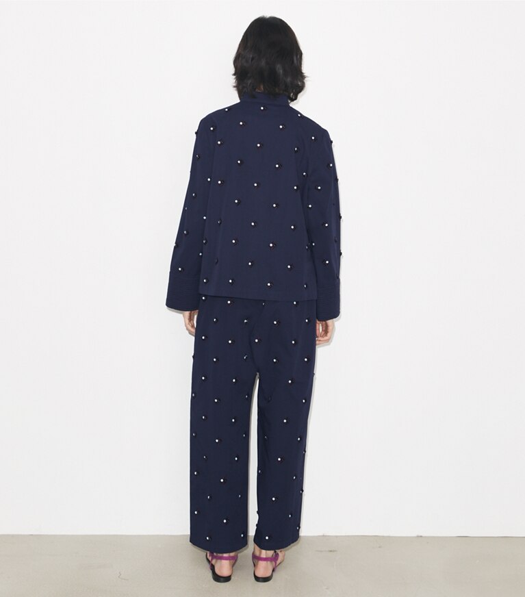 Tory Burch diseñador ropa de playa Top de algodón con adornos en Medium Navy parte posterior en modelo