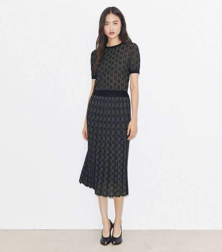 Tory Burch diseñador suéteres Top de jacquard con cuello redondo en Metallic Navy / Champagne frente en modelo