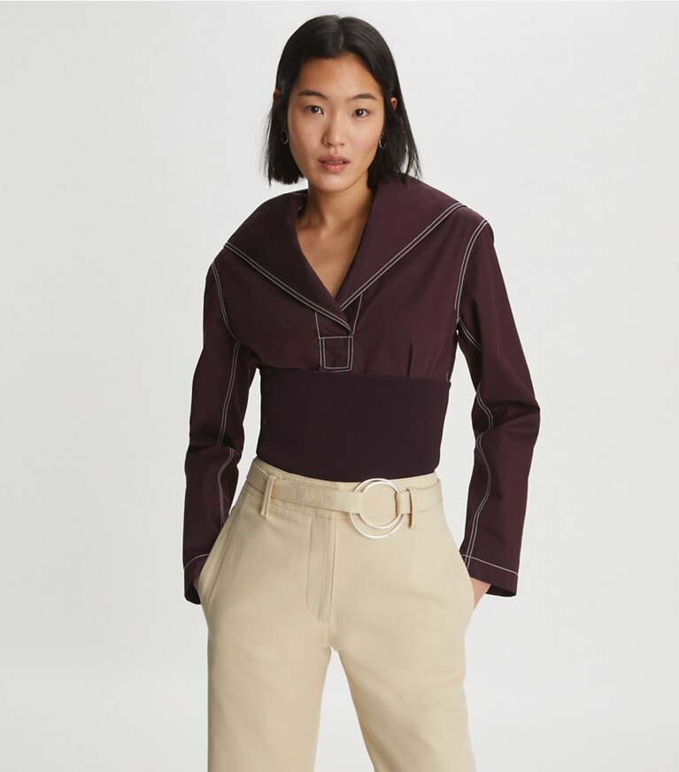 Tory Burch diseñador tops Top de popelina de algodón en Evening Plum detalle en modelo