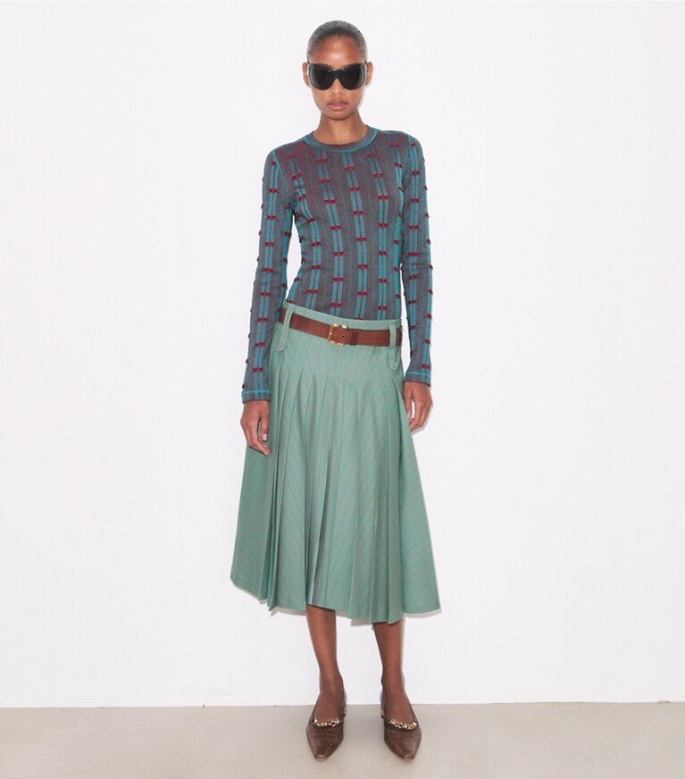 Tory Burch diseñador suéteres Top de viscosa acanalada en Mermaid / Bordeaux frente en modelo