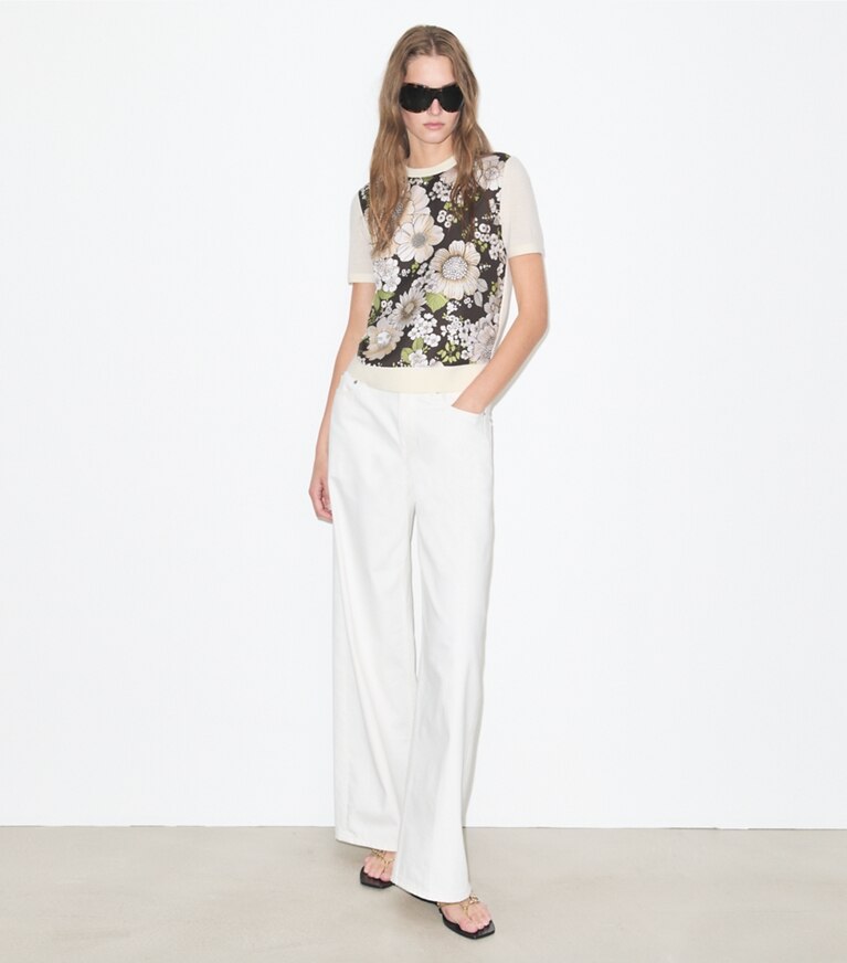 Tory Burch designer sweaters Top en laine avec empiècement en soie in New Ivory / Brown Floral sur mannequin, devant