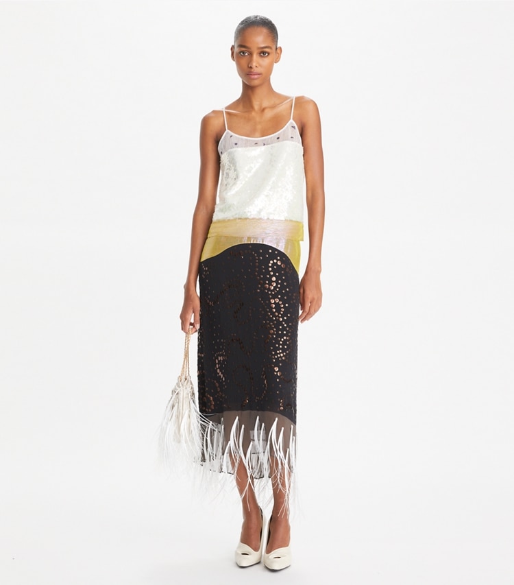 Tory Burch designer hauts Top en lamé brodé in Pink Chartreuse sur mannequin, devant