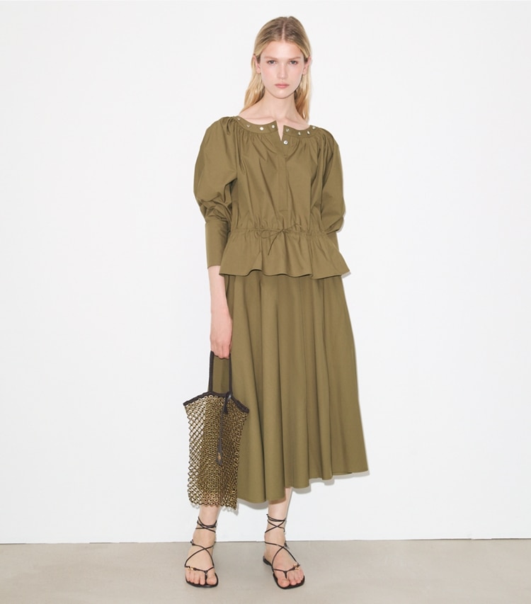 Tory Burch designer tops Top in cotone con coulisse in Olive parte anteriore su modella