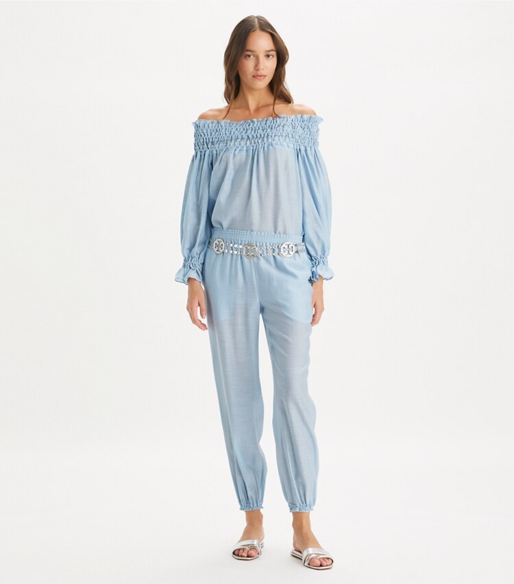 Tory Burch designer copricostume Top in lino con ruches in Light Blue Sky parte anteriore su modella