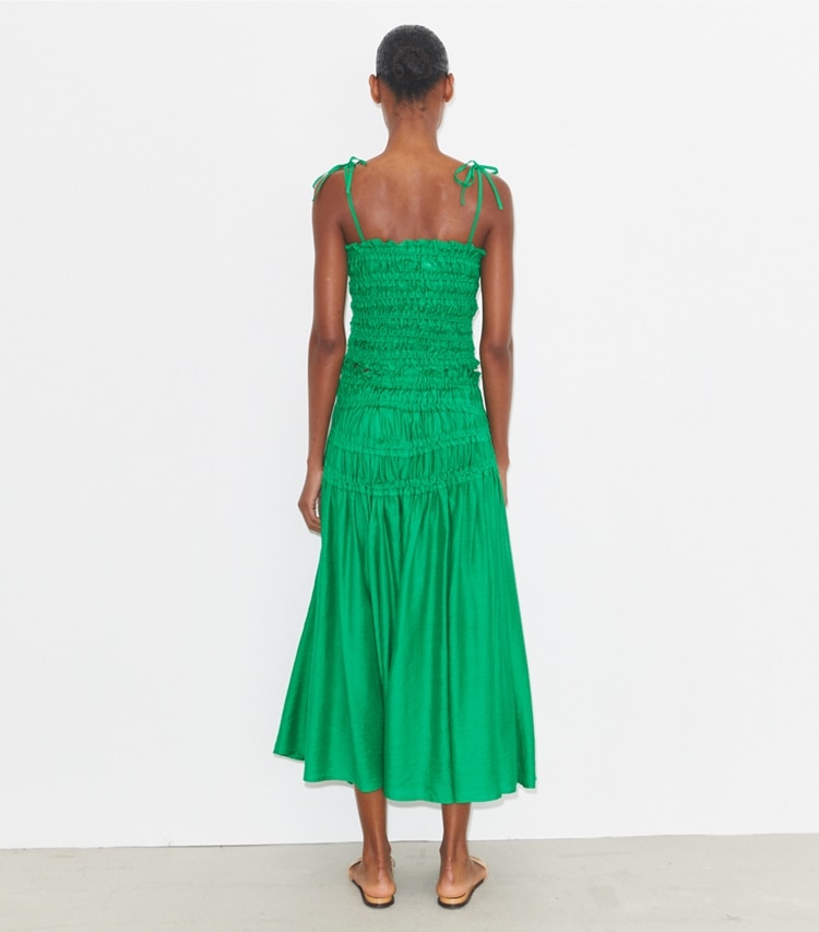 Tory Burch designer copricostume Top in viscosa con lavorazione a punto smock in Spring Jade on model back