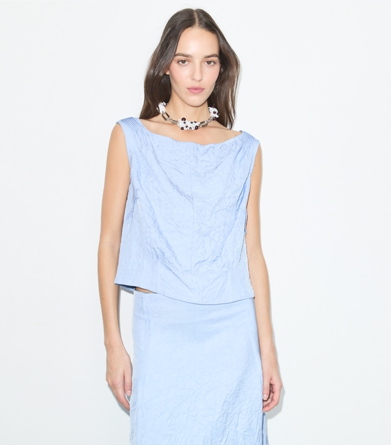 Tory Burch designer tops Top in viscosa increspata in Cornflower on model detail